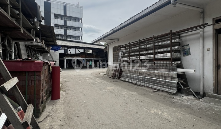 House with Business Space on Pamulang Main Road 2