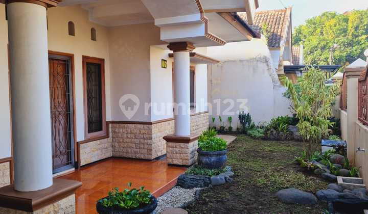 Rumah Sangat Terawat Di Perumahan Elite Di Kota Jember, Aman, Nyaman, Asri, Siap Huni 2