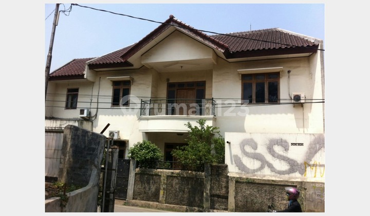 2-STORY HOUSE IN AN ELITE AREA 2-STORY HOUSE IN AN ELITE AREA