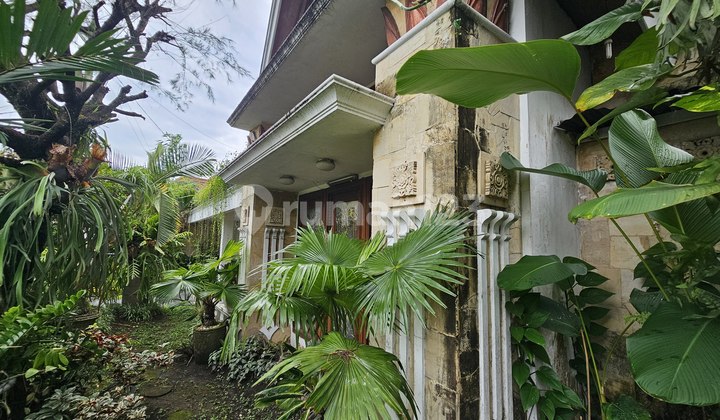 Investasi Rumah Mewah Klasik Full Furnished Jarang Ada Istimewa 2