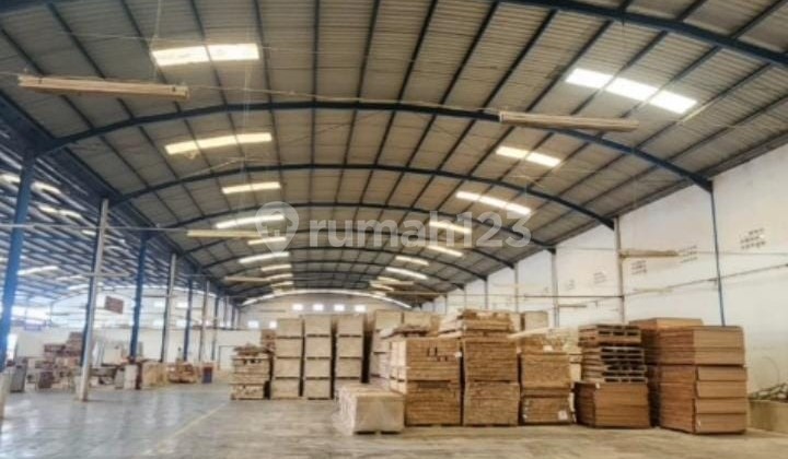 Warehouse and Former Factory Building for Sale in Solo Warehouse and Former Factory Building for Sale in Solo