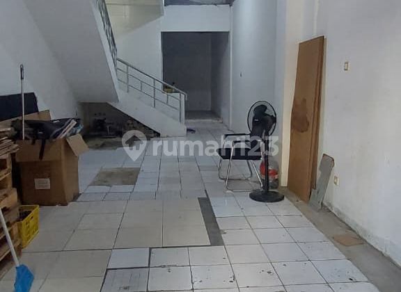 Disewakan Ruko Strategis Dekat Mall Green Sedayu Disewakan Ruko Strategis Dekat Mall Green Sedayu