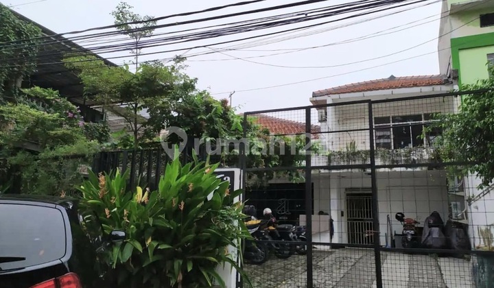 Very Strategic House Ideal for Residence or Business Place in Tebet 2