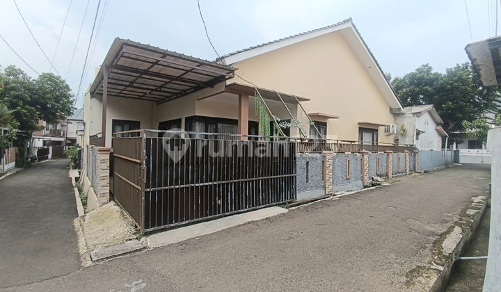 Well-Maintained House in Hook 1 Floor One Step to Bangbarung Bogor