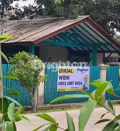 Rumah Nyaman dengan Halaman Luas di Komplek Arco Sawangan