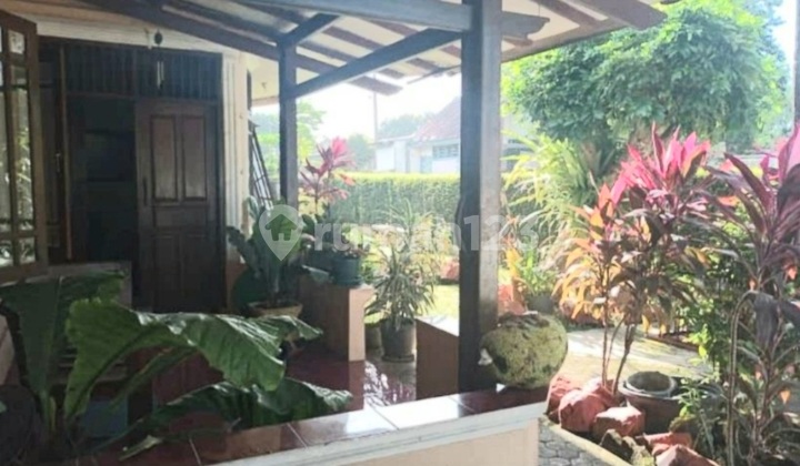 Rumah dengan Halaman Luas Harga Bersahabat di Komplek Arco 2