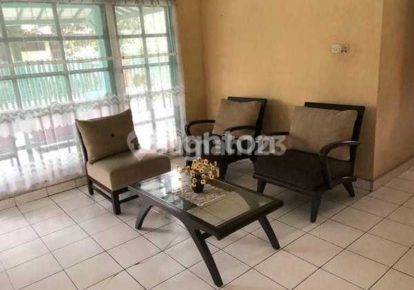 Rumah Nyaman dengan Halaman Luas di Komplek Arco Sawangan 2