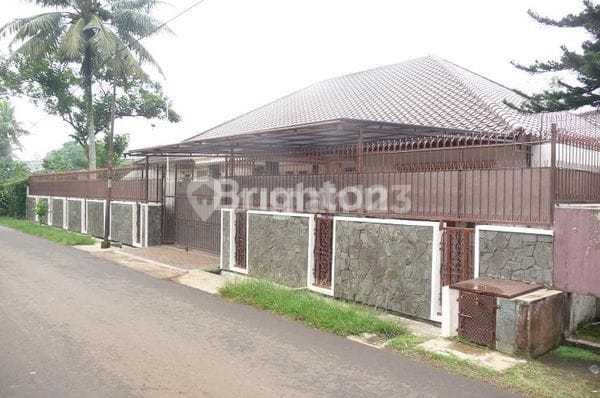Rumah Cantik dengan Halaman Luas di Komplek Arco Sawangan Rumah Cantik dengan Halaman Luas di Komplek Arco Sawangan
