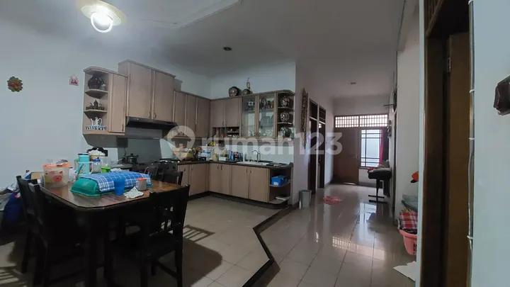 Sell Beautiful House Ready to Live, South Jakarta Sell Beautiful House Ready to Live, South Jakarta