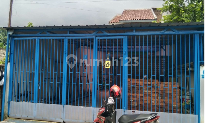 Minimalist 2-Story Auction House in Cisaranten Kulon, Bandung Minimalist 2-Story Auction House in Cisaranten Kulon, Bandung