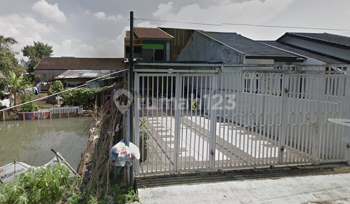 Minimalist 2-Story Auction House in Cisaranten Kulon, Bandung Minimalist 2-Story Auction House in Cisaranten Kulon, Bandung