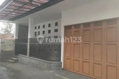 Minimalist Auction House in Blok Cirengganis Sumedang Minimalist Auction House in Blok Cirengganis Sumedang
