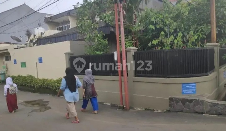 Rumah 2 Lantai Mewah dan Luas di Kota Bandung Rumah 2 Lantai Mewah dan Luas di Kota Bandung