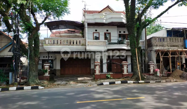 Rumah Lelang Modern 3 Lantai di Cipedes Tasikmalya