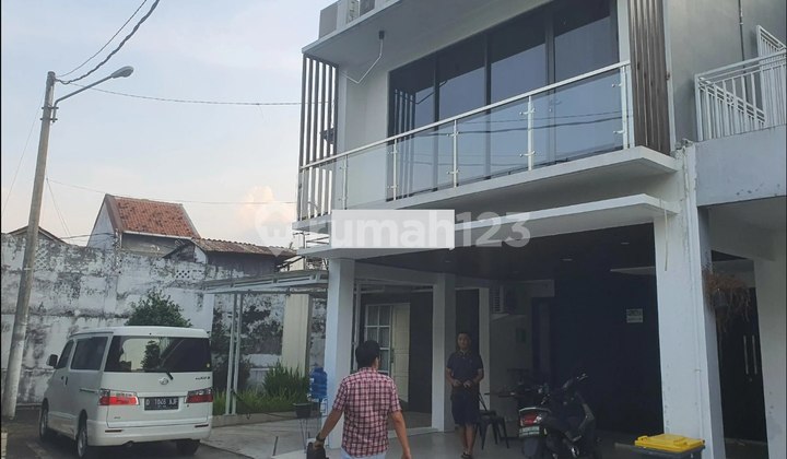 Modern 2-Story Auction House in Mandalajati Bandung 2
