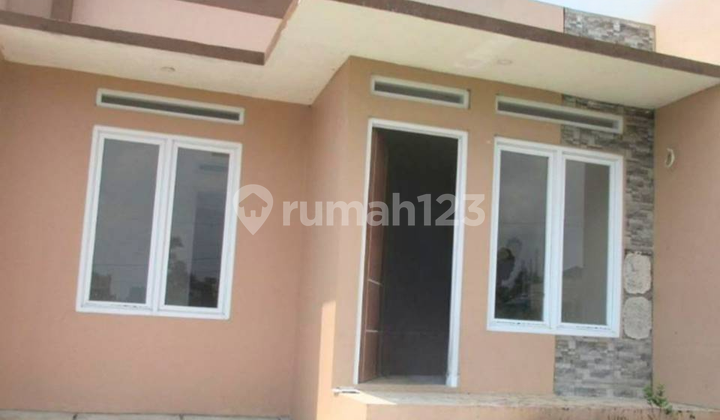 Auction House Minimalist Living in Katumiri Housing Complex 2