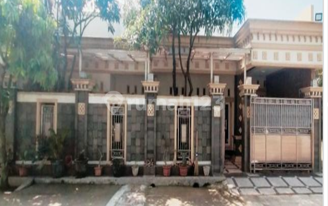 Rumah Lelang Bergaya Modern di Lengkong Bandung