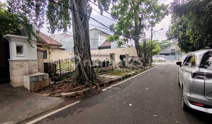 Menteng, Rumah Mewah Klasik Strategis Dibawah NJOP