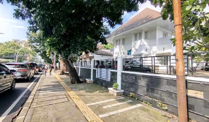 Menteng Rumah Mewah Lokasi Strategis Dibawah Njop