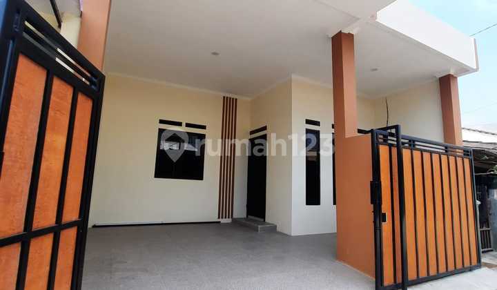 New Building Ready-to-Occupy House in Harapan Indah, Bekasi New Building Ready-to-Occupy House in Harapan Indah, Bekasi