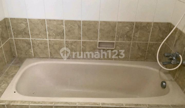 House for Rent, located on Jalan Pasar Sinpasa and Summarecon Mall Serpong. 2