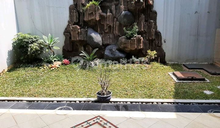 3 Menit Jalan Ke Kolam Renang, Nyebrang Langsung Mall Serta Pasar Dan Ada Halaman Belakang Rumah Dijual 3 Menit Jalan Ke Kolam Renang, Nyebrang Langsung Mall Serta Pasar Dan Ada Halaman Belakang Rumah Dijual