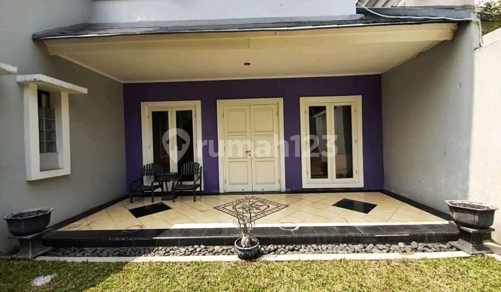 3 Menit Jalan Ke Kolam Renang, Nyebrang Langsung Mall Serta Pasar Dan Ada Halaman Belakang Rumah Dijual  2