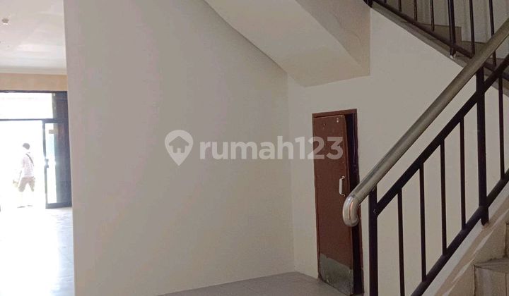 Ruko Rapih 2 Lantai for Rent, Busy Culinary Location in Gading Serpong Ruko Rapih 2 Lantai for Rent, Busy Culinary Location in Gading Serpong