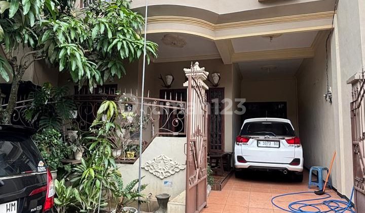 House with Easy Location Access on Mayjen Sungkono, KedungKandang, Malang House with Easy Location Access on Mayjen Sungkono, KedungKandang, Malang