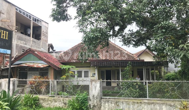 Rumah di Jalan Utama Mt Haryono Dinoyo Malang Selangkah ke Ub