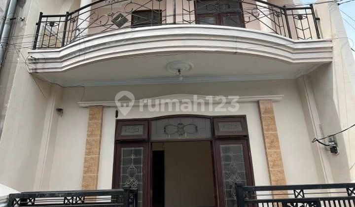 Disewakan Rumah Cantik Terawat Dekat Ijen di Klojen Malang Disewakan Rumah Cantik Terawat Dekat Ijen di Klojen Malang