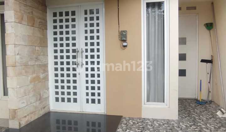 For Rent or Lease: A clean, well-maintained, furnished two-story house with furniture in Tasikmadu, near Brawijaya University, ready for occupancy and well-kept. 2