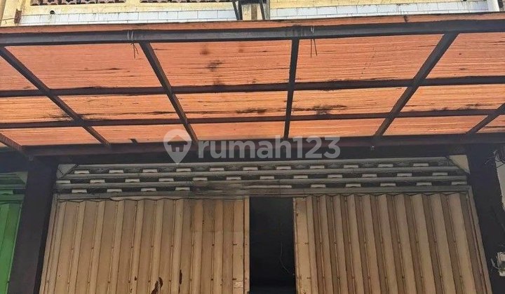 Disewakan Ruko 3 Lantai di Klojen Dekat Pusat Kota Malang Disewakan Ruko 3 Lantai di Klojen Dekat Pusat Kota Malang