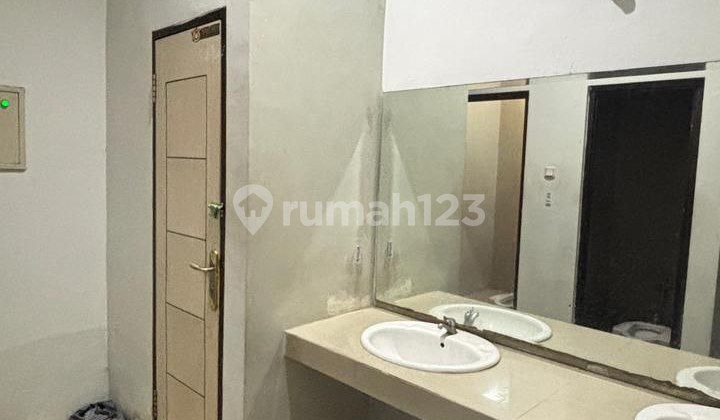 Multifunctional Commercial Building in Lowokwaru Malang Near City Center Multifunctional Commercial Building in Lowokwaru Malang Near City Center