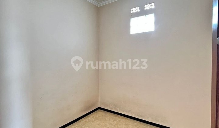 For Rent Beautiful Well-Maintained House Near Ijen in Klojen Malang 2