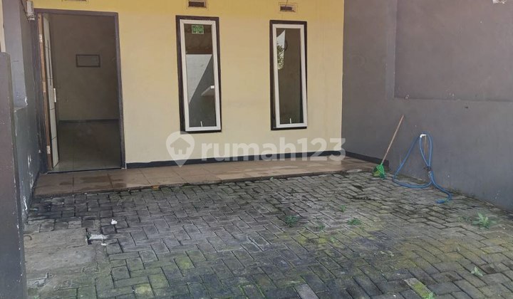 Minimalist House Near Binus Araya Campus in the Blimbing Area, Malang