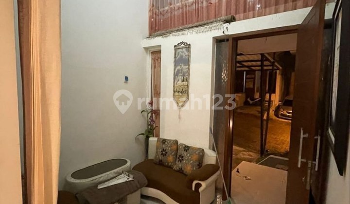 Ready-to-Occupy House in The Oz Tidar Close to Malang City Center 2