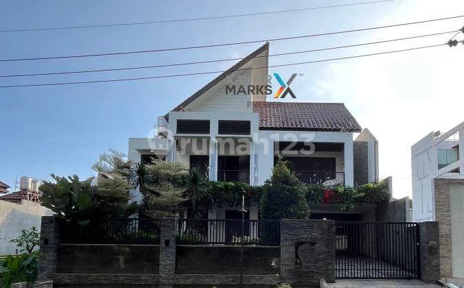 Rumah Mewah di Poros Jalan Raya Dieng Malang