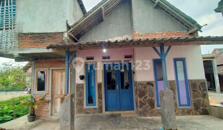 House with Rice Field View Very Suitable for Comfort in Wajak 2