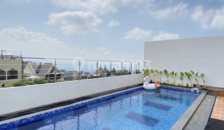 Villa With a Beautiful Swimming Pool at Panderman Hill Batu Malang