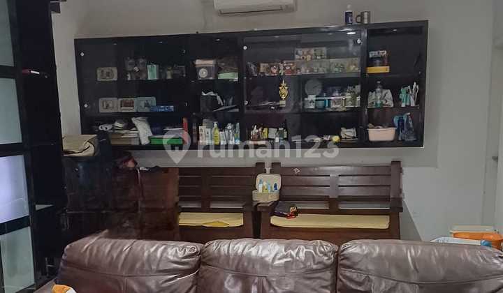 Luxury Home in the Center of Surabaya City. Wonocolo, Surabaya Luxury Home in the Center of Surabaya City. Wonocolo, Surabaya