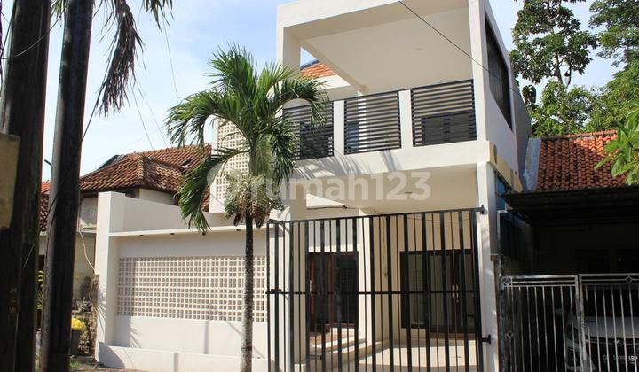 Rumah Modern Dijual di Puri Gading