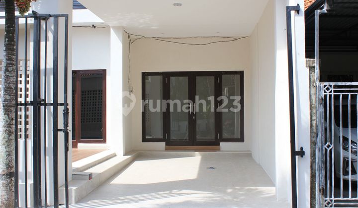 Rumah Modern Dijual di Puri Gading 2