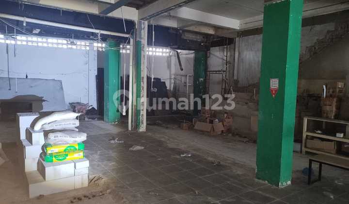 For Rent 3-Story Shop House in Dewi Sri 2