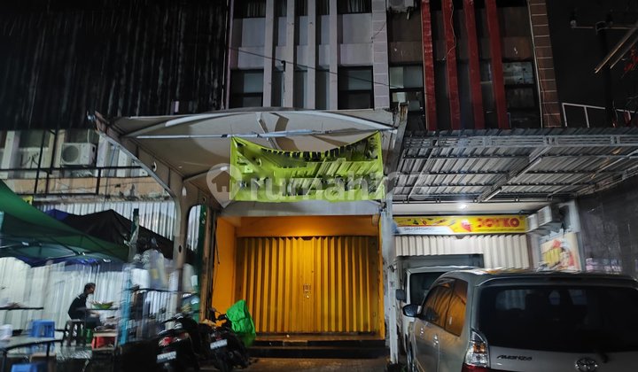 Dijual/Disewakan Ruko di Dewi Sri 3 Lantai di Dewi Sri Dijual/Disewakan Ruko di Dewi Sri 3 Lantai di Dewi Sri