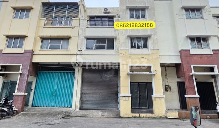 For Sale Rare 3-in-1 Warehouse Duta Indah Kapuk 9 X 40, North Jakarta