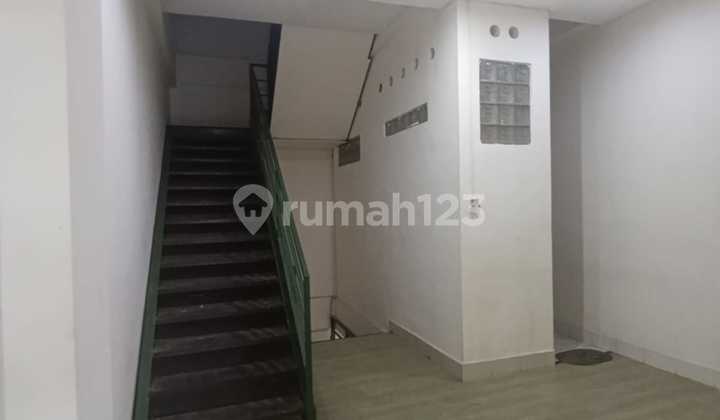 For Rent 3-Story Shop House in Kerobokan Kaja - Strategic Access to Badung & Denpasar 2