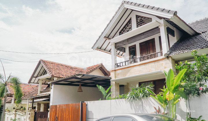 Sewa Rumah 2 Lantai Strategis di Jl. Raya Semer, Kerobokan | Fully Furnished & Siap Huni