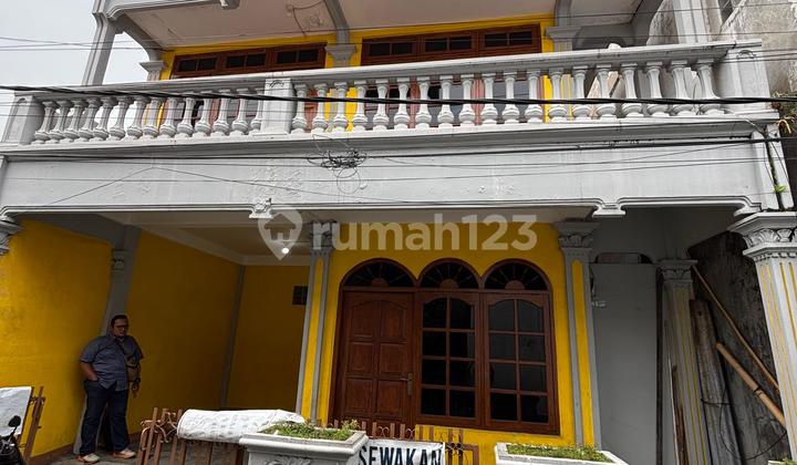 Dekat Simpang Lima Rumah Clasic 2 Lantai