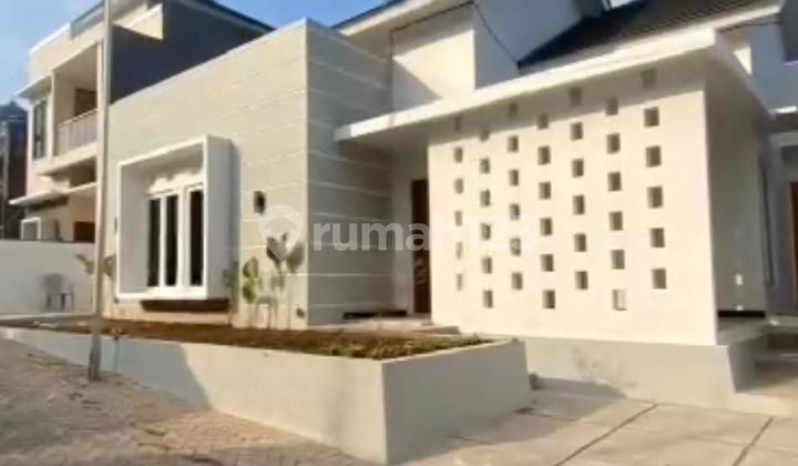 Minimalist Spacious Ready-to-Occupy House in Banyumanik 2